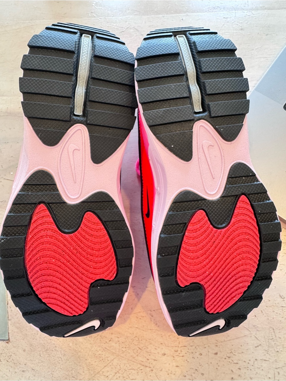 New without box Nike hot pink sneakers size 7 - Picture 7 of 7